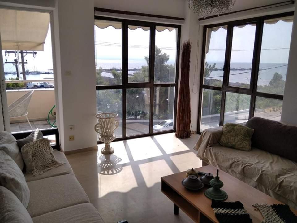 Super View Seafront Apartment 네아 미카니오나 외부 사진