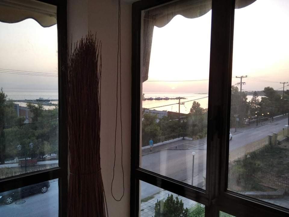 Super View Seafront Apartment 네아 미카니오나 외부 사진
